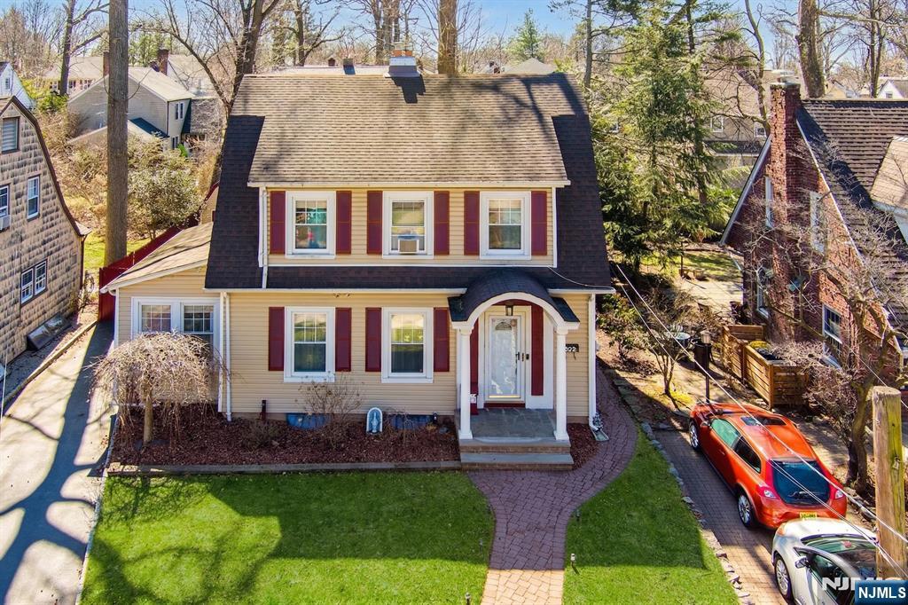 528 Wyndham Road Teaneck, NJ 07666 - Photo 4 of 37