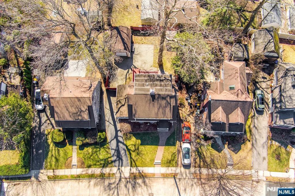 528 Wyndham Road Teaneck, NJ 07666 - Photo 7 of 37