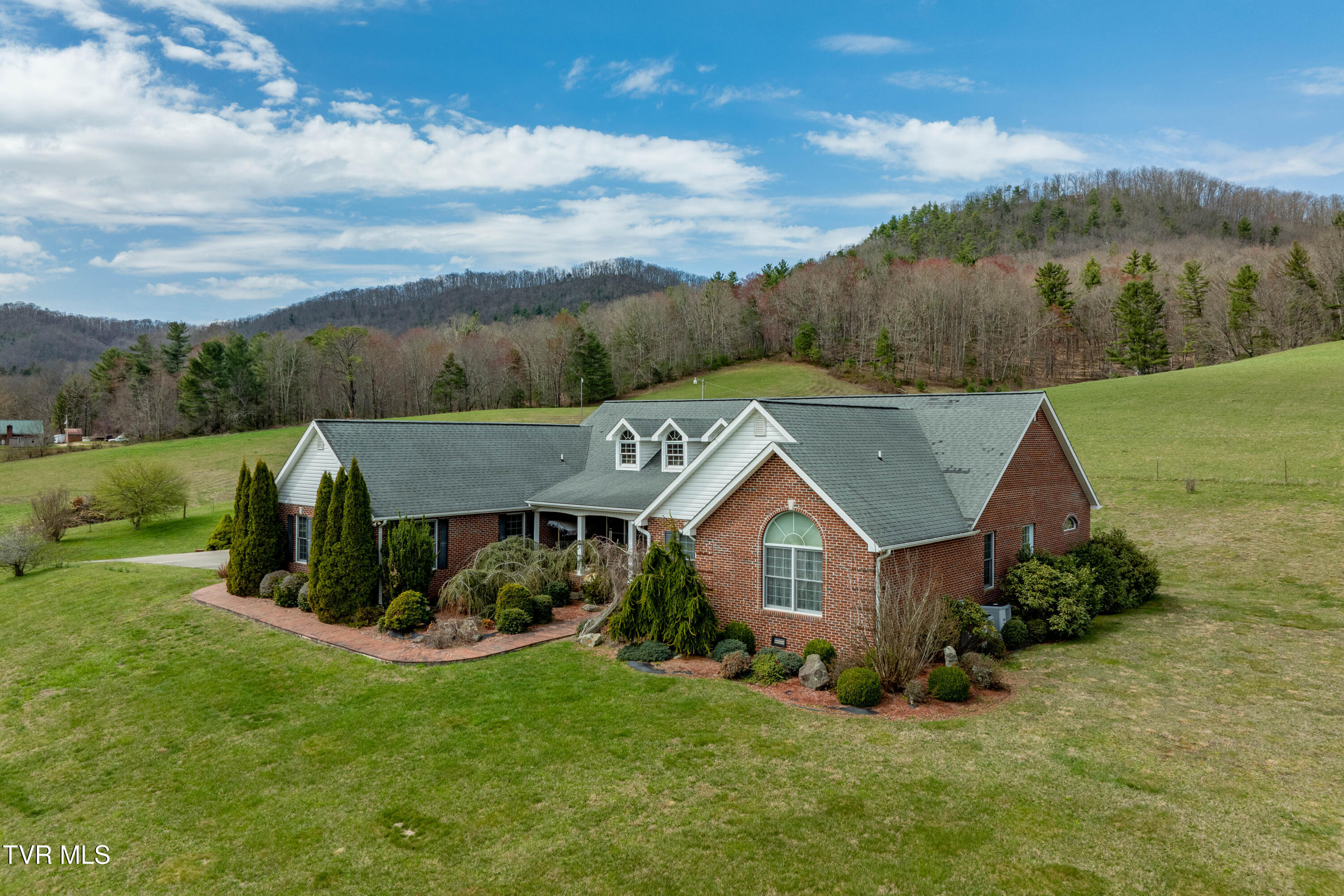 3972 Big Dry Run Road Mountain City, TN 37683 - Photo 3 of 66 3972 Big Dry Run Road (27 of 91)