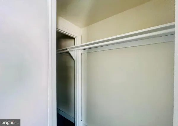 $1,900 | 336 Barclay Street, Unit B, Burlington, NJ 08016