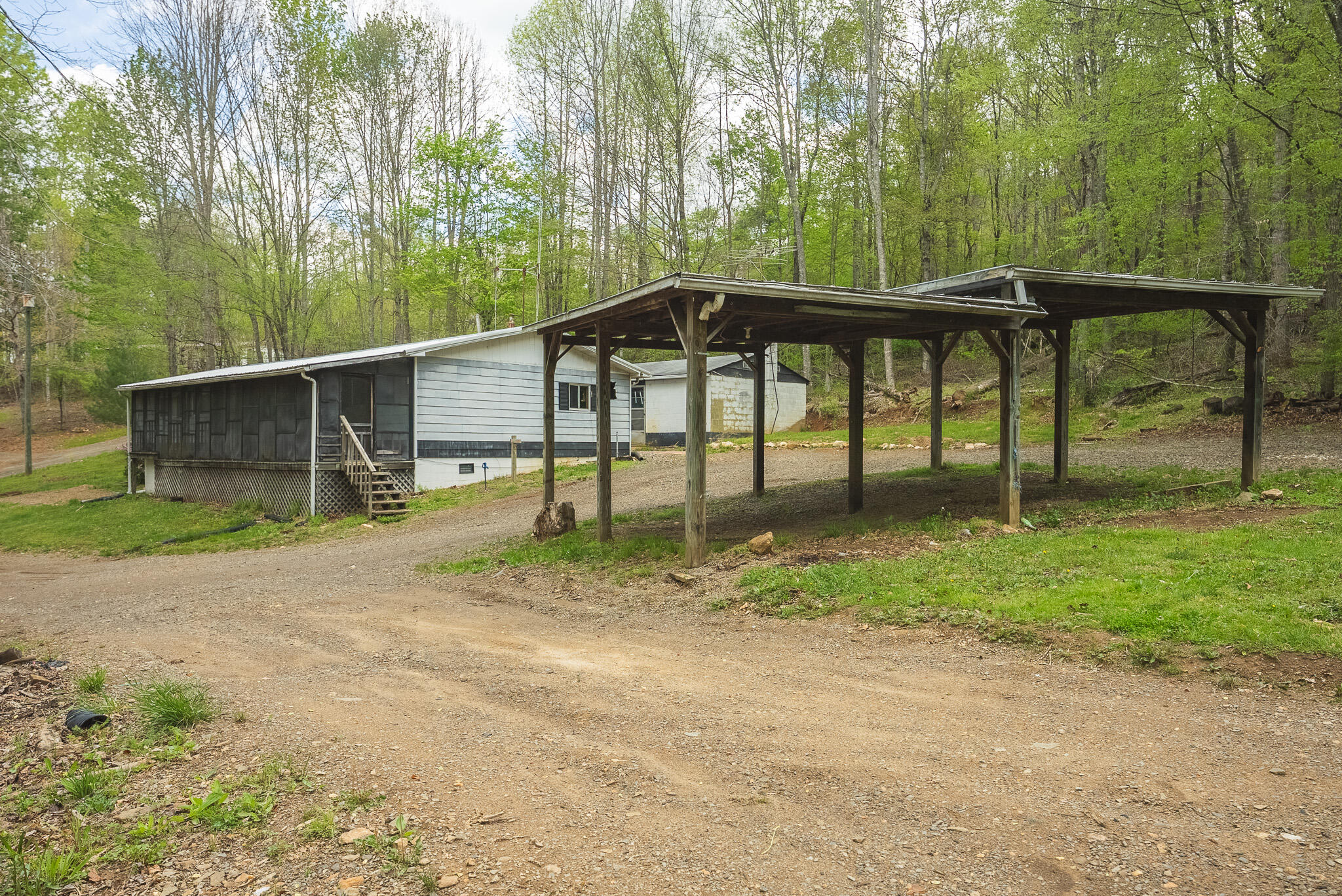 146 Duvall Road Willis, VA 24380 - Photo 5 of 62 DSC00793