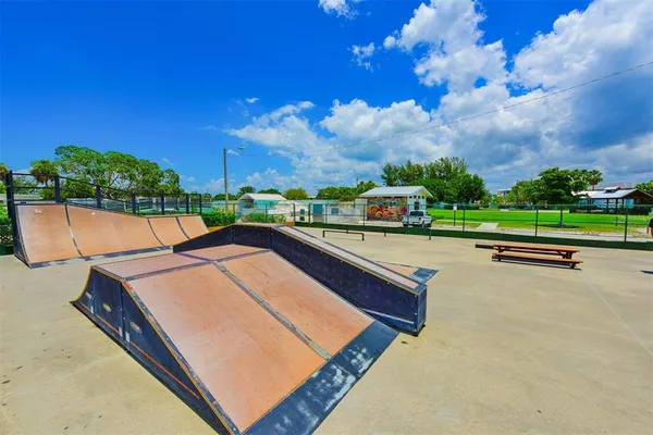 $7,000 | 614 Gladstone Lane, Holmes Beach, FL 34217