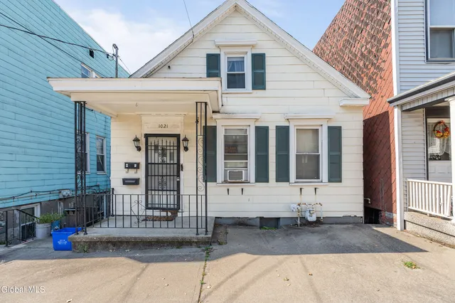$134,900 | 1021 3rd Street, Rensselaer, NY 12144