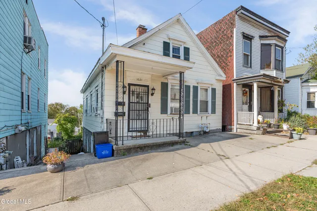 $134,900 | 1021 3rd Street, Rensselaer, NY 12144