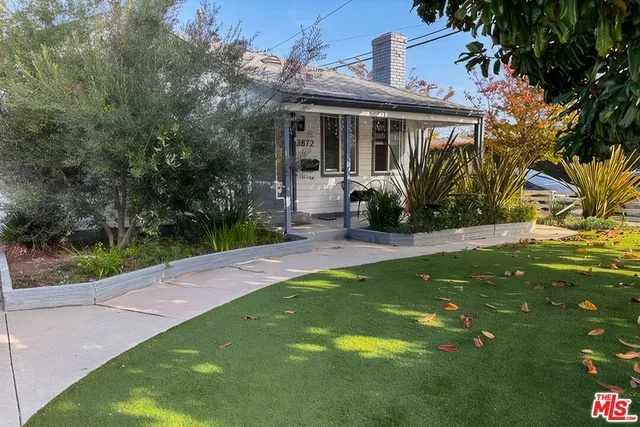 a view of outdoor space yard and porch