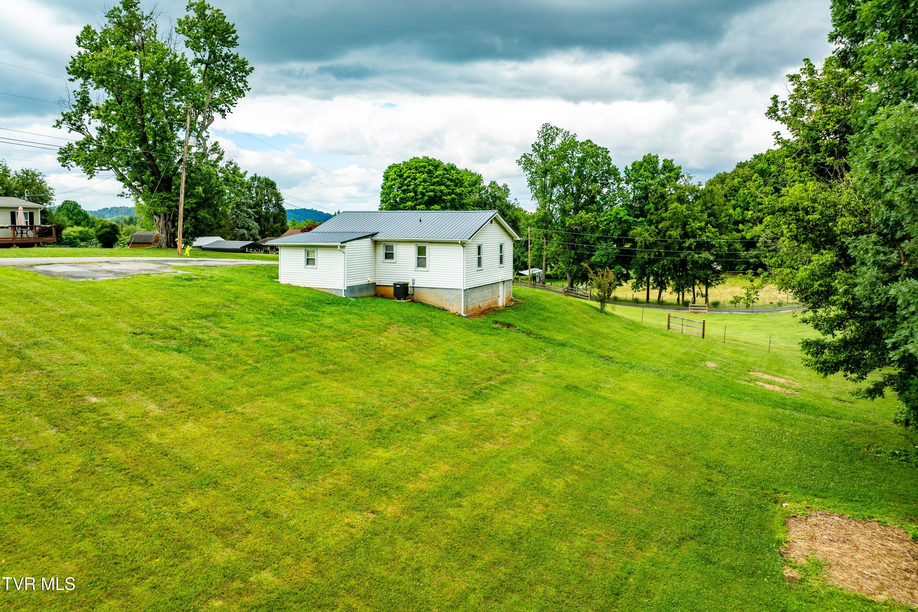 147 Fox Road Johnson City, TN 37601 - Photo 32 of 59 147 Fox road (20 of 59)