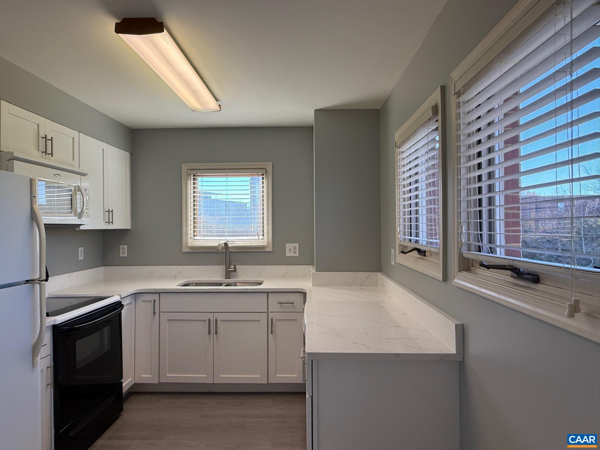 250 West Main Street, Unit 402 Charlottesville, VA 22902 - Photo 6 of 28