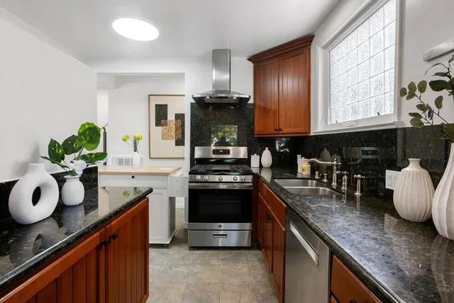 $2,768,000 | 1111 Laguna Avenue, Burlingame, CA 94010