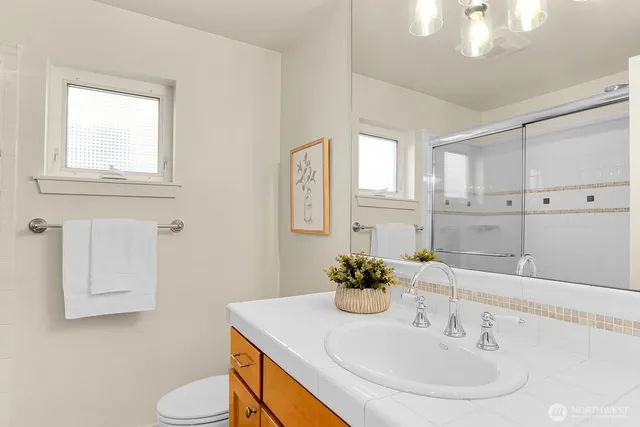 $4,000 | 1828 25th Avenue, Unit A, Seattle, WA 98122