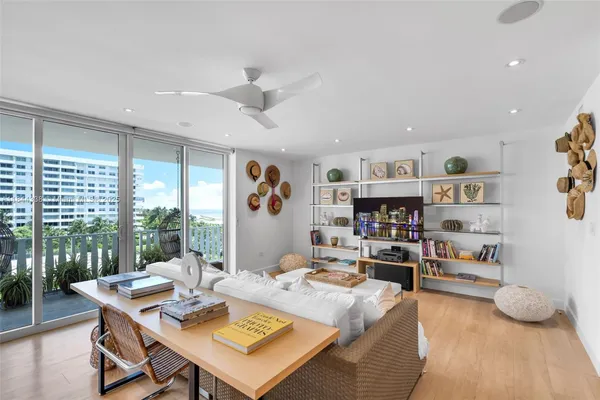$990,000 | 200 Ocean Ln Drive, Unit 503, Key Biscayne, FL 33149