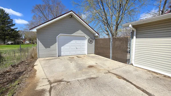 $144,900 | 918 North Farnham Street, Galesburg, IL 61401