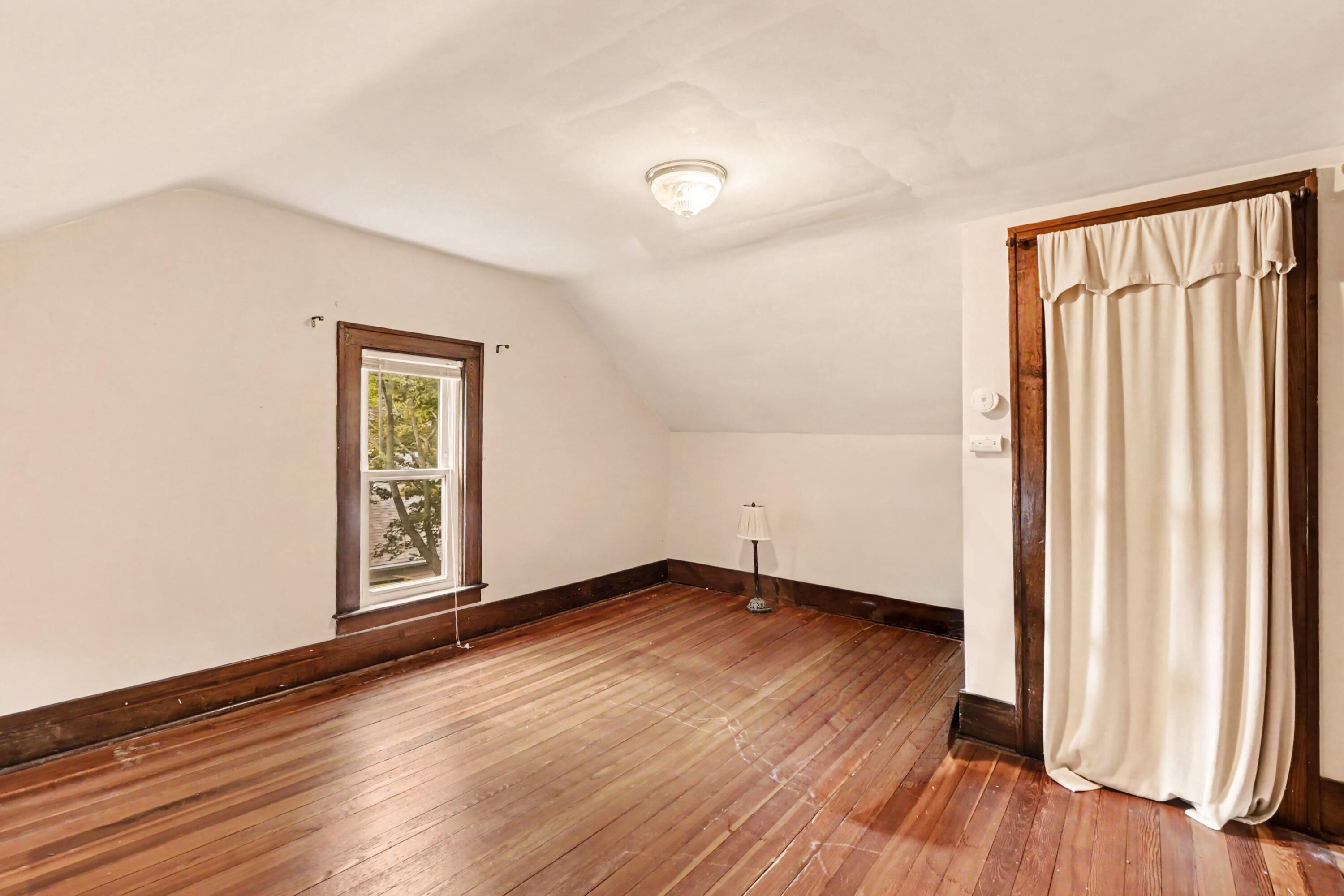 310 Fleming Street Howell, MI 48843 - Photo 15 of 24 021_file_4102