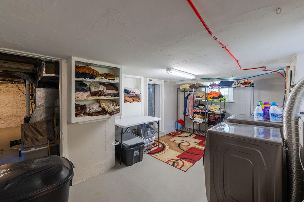 1614 St Clair Street Racine, WI 53402 - Photo 18 of 19 Laundry Area