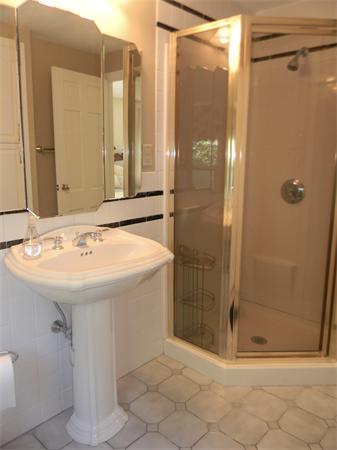 8 Court Road Westford, MA 01886 - Photo 12 of 30 Gallery Image 12