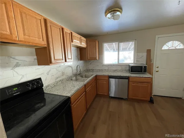 $2,795 | 1250 South Ames Street, Lakewood, CO 80232