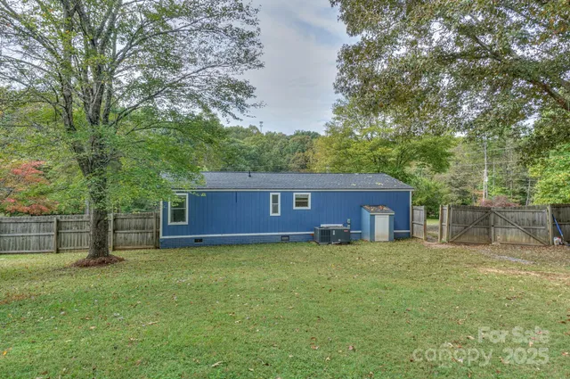 a view of a house with a backyard