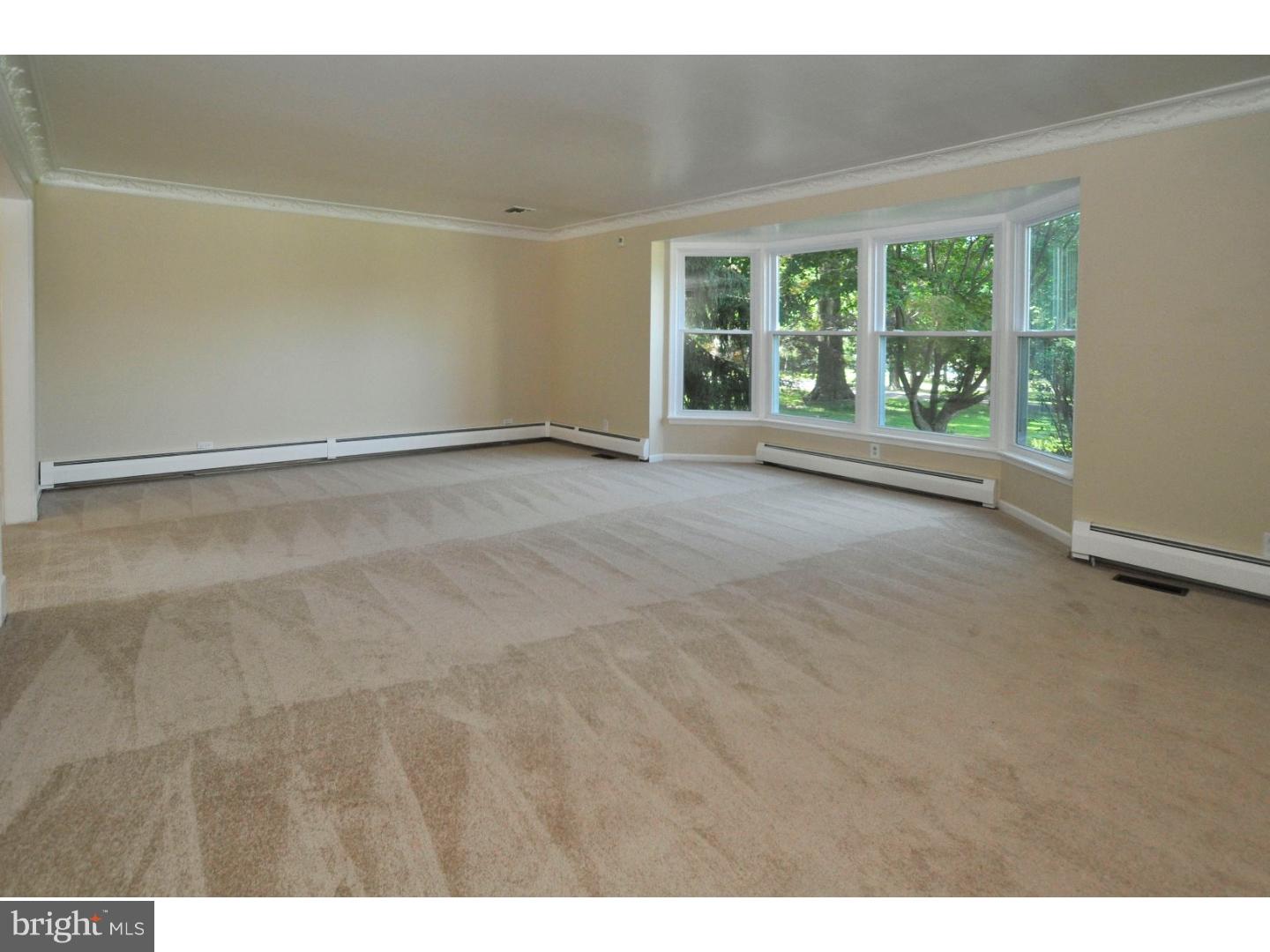 2329 High Road Huntingdon Valley, PA 19006 - Photo 3 of 25 Living Room