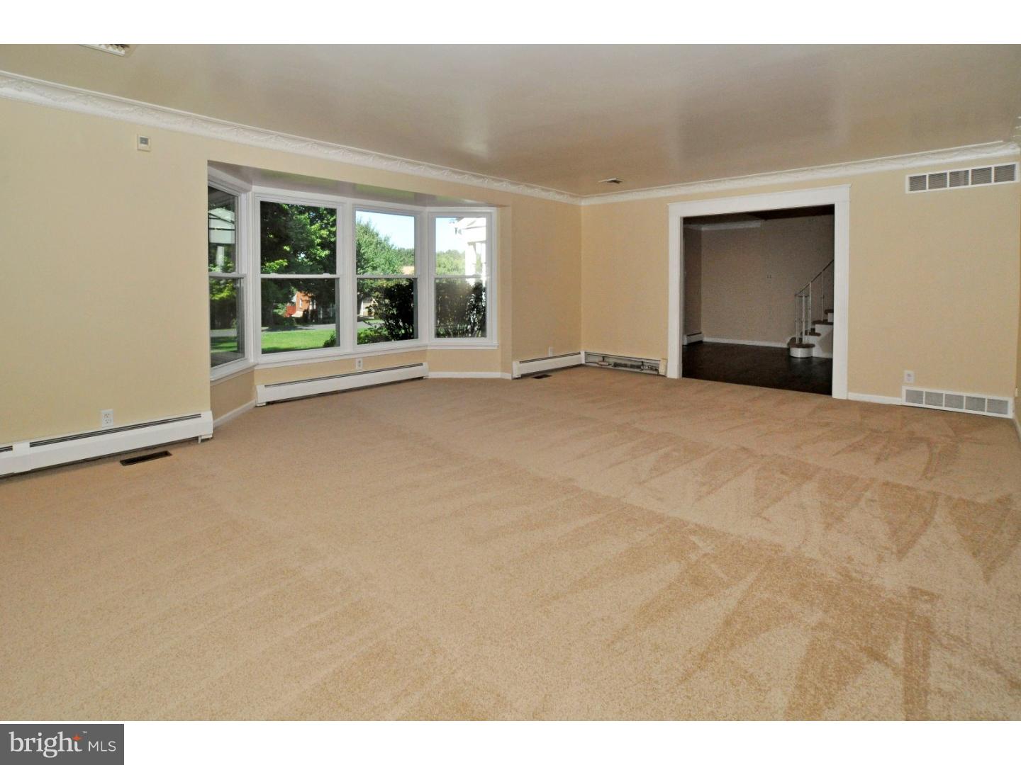 2329 High Road Huntingdon Valley, PA 19006 - Photo 4 of 25 Living Room