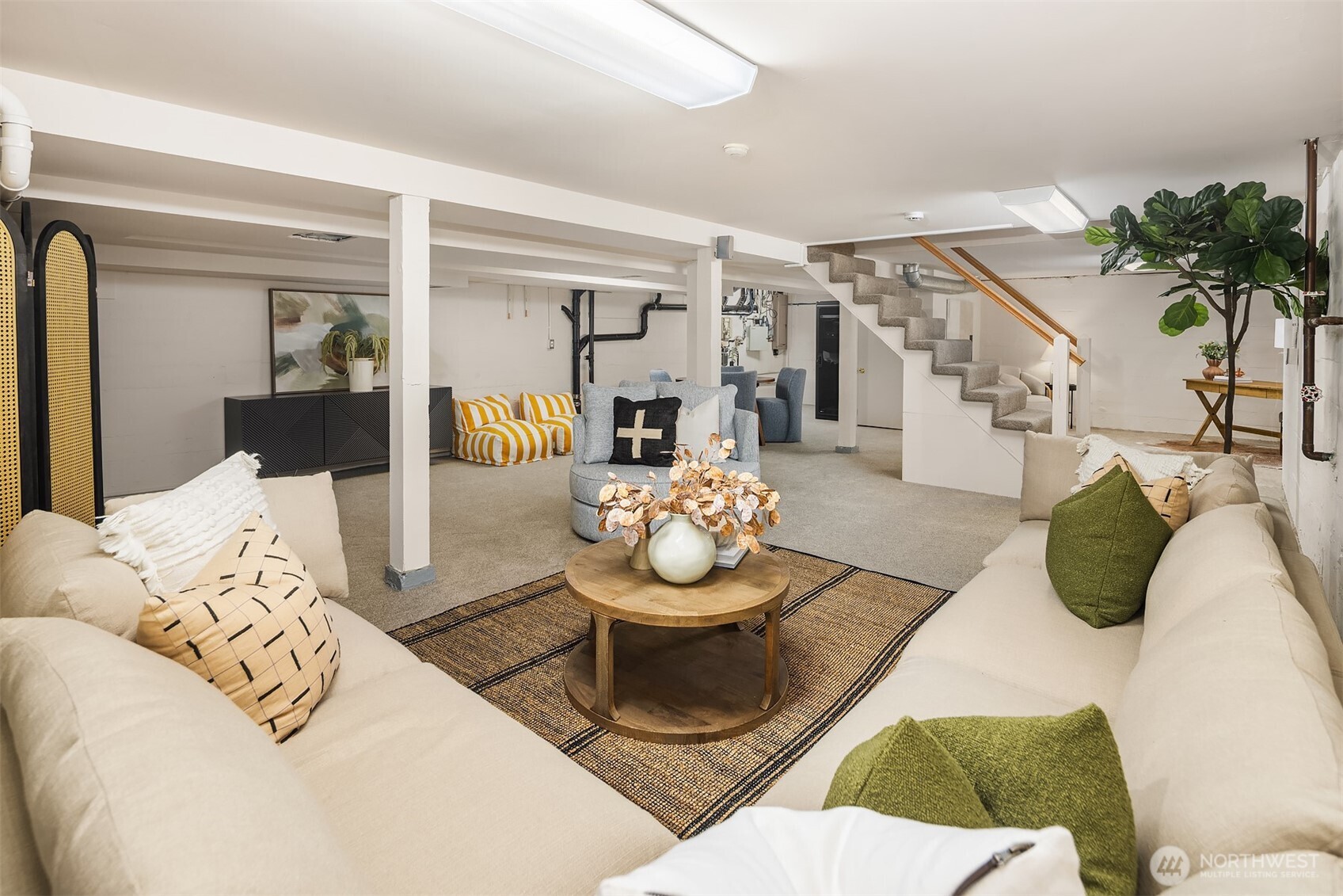 7016 28th Avenue Northeast Seattle, WA 98115 - Photo 24 of 32 a living room with furniture and a potted plant