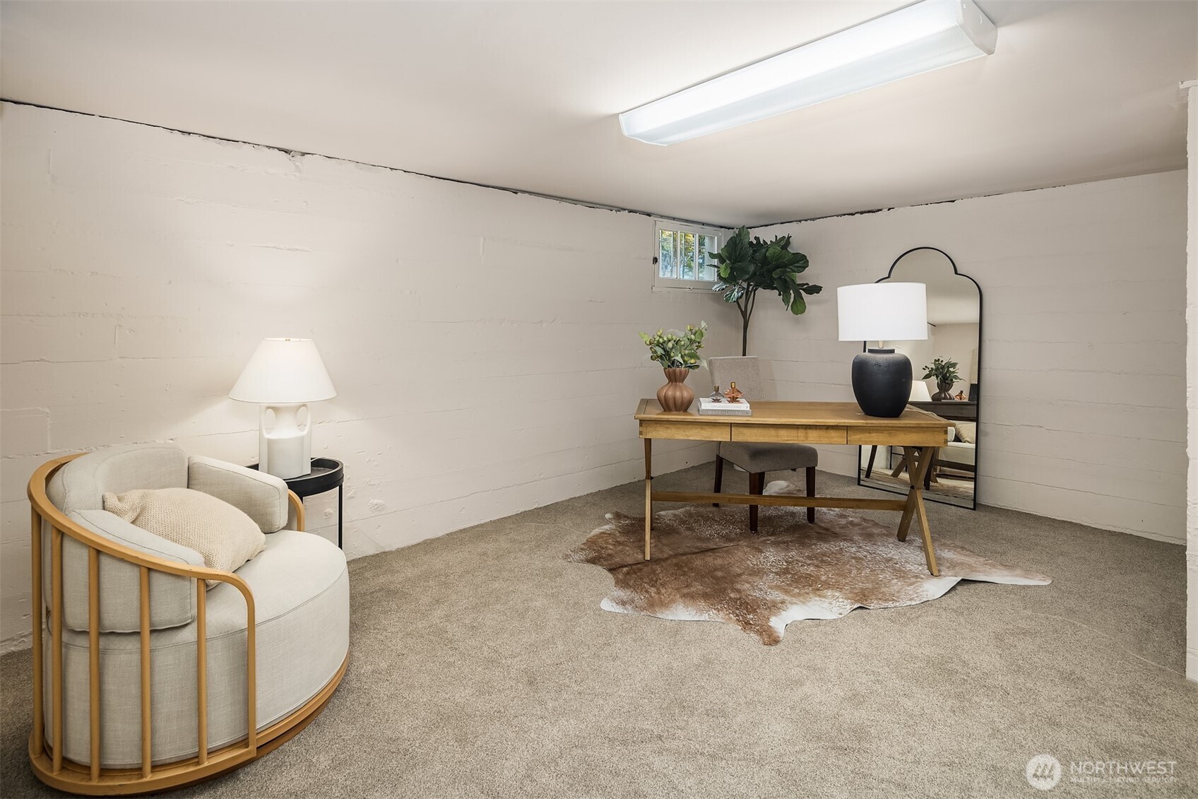 7016 28th Avenue Northeast Seattle, WA 98115 - Photo 25 of 32 a workspace with furniture and window