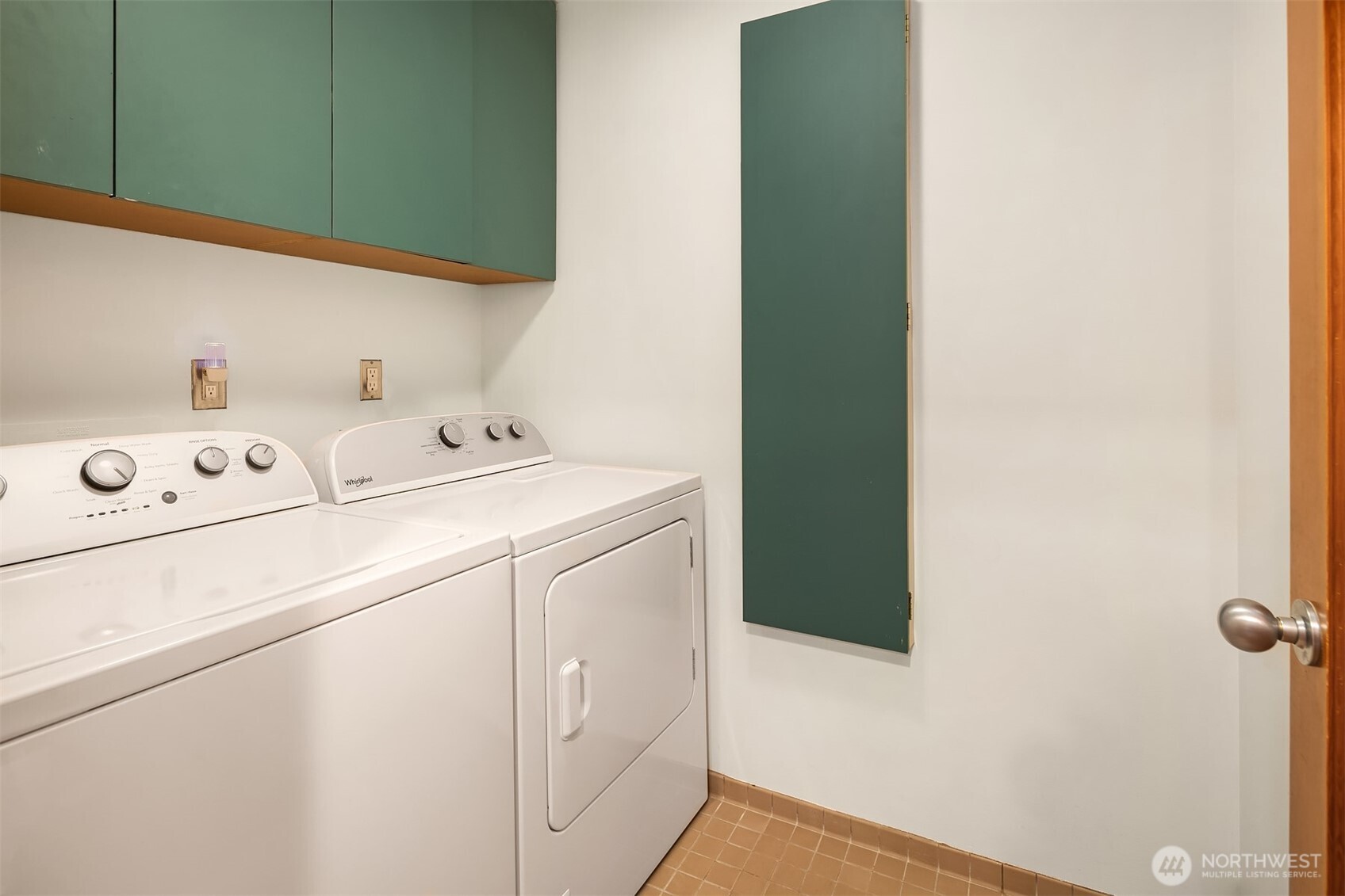 7016 28th Avenue Northeast Seattle, WA 98115 - Photo 26 of 32 a utility room with dryer and washer