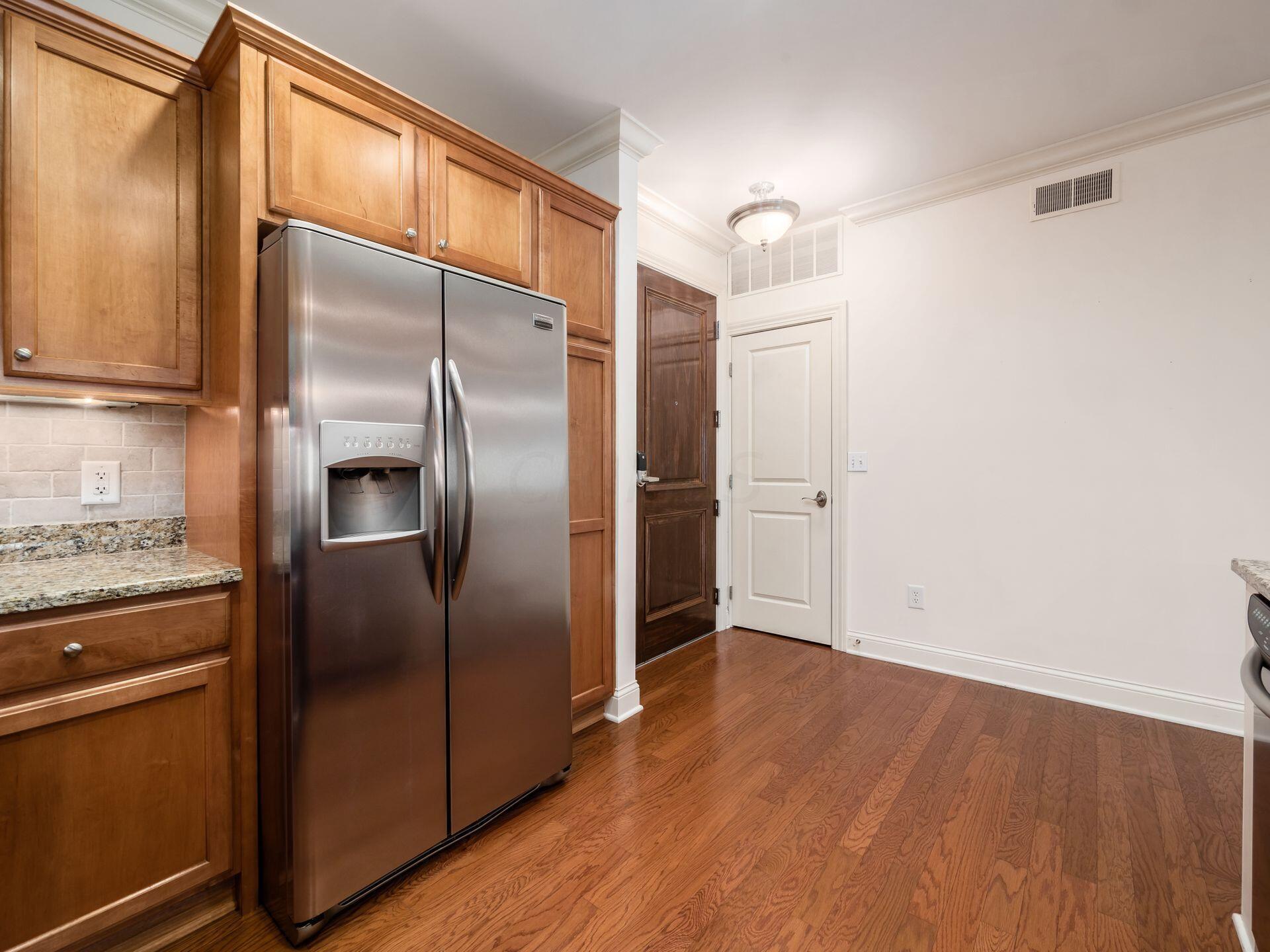 3175 Tremont Road, Unit 211 Columbus, OH 43221 - Photo 8 of 39 009_b8_N 3175 Tremont 211 057