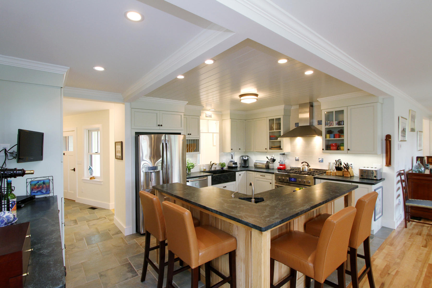 33 Gesner Road Orleans, MA 02653 - Photo 8 of 35 Kitchen with Bar Counter