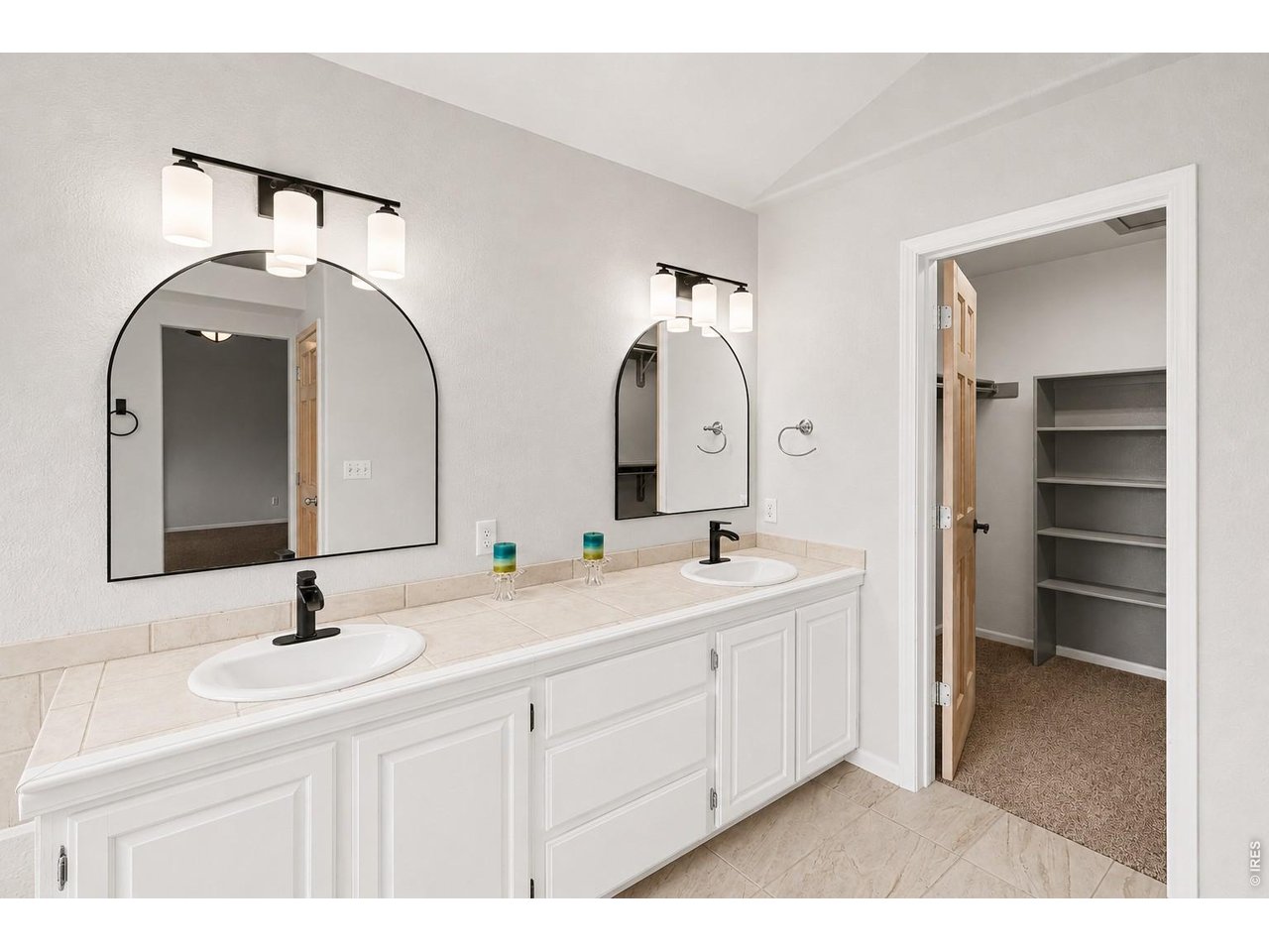2824 Antelope Road Fort Collins, CO 80525 - Photo 16 of 32 5-piece Primary Bathroom w/ walk-in closet & toilet room