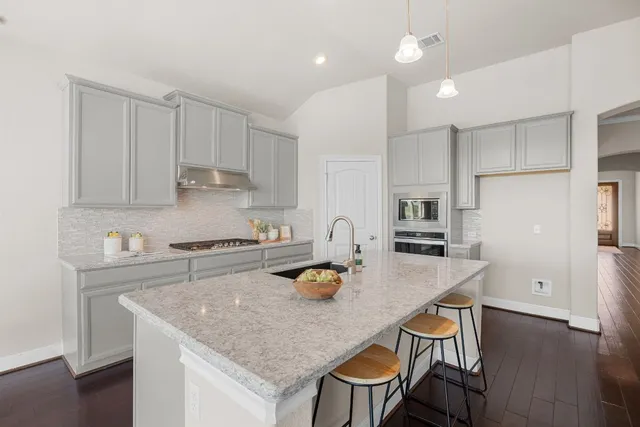 $650,000 | 5501 La Canada Way, Austin, TX 78738