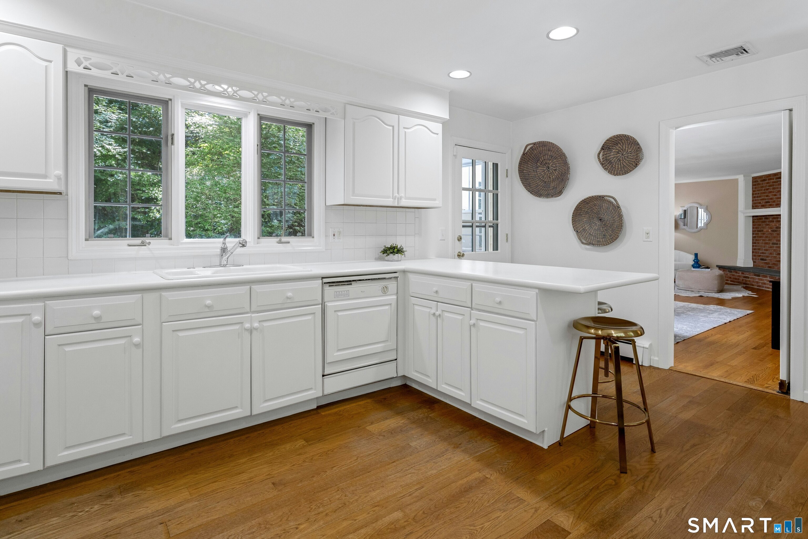 2 Pheasant Run Road Wilton, CT 06897 - Photo 8 of 31