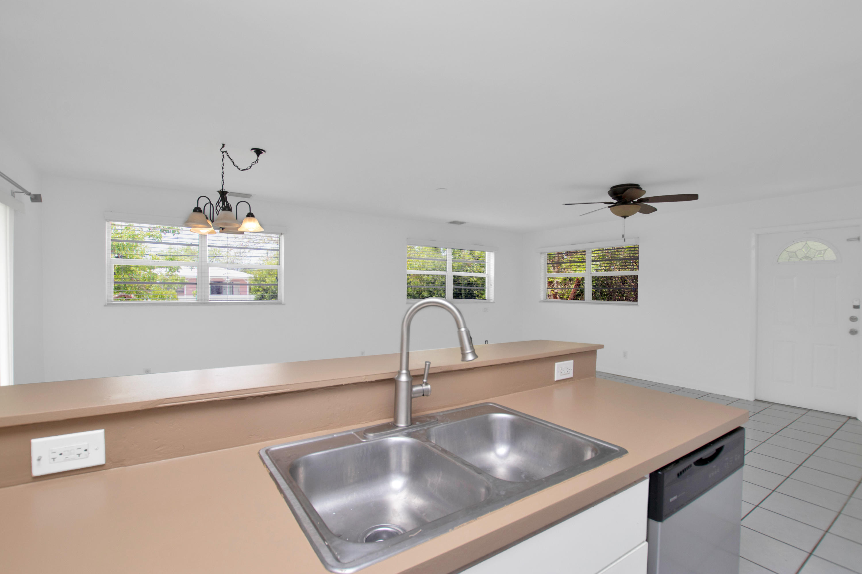 27058 Angelfish Road Summerland Key, FL 33042 - Photo 12 of 38 Kitchen 3