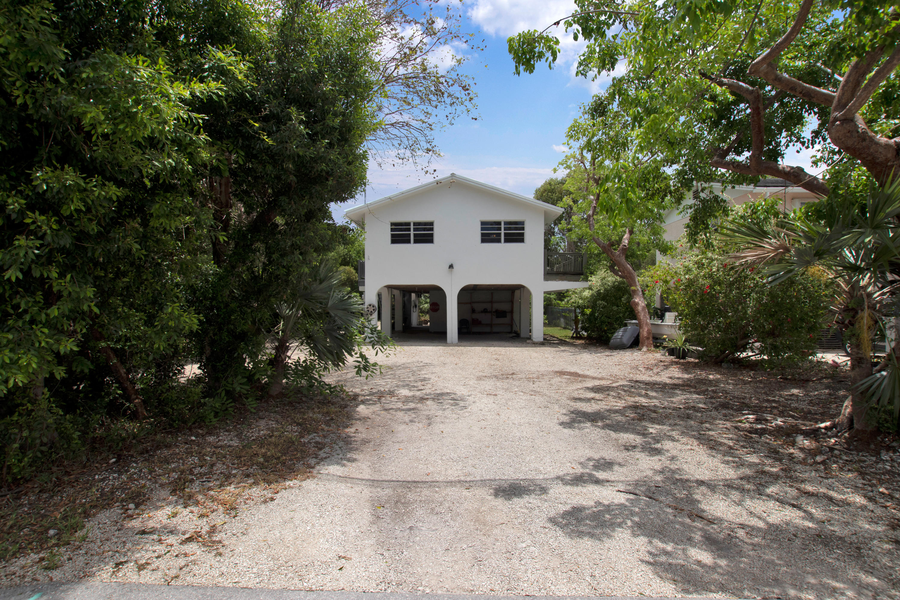 27058 Angelfish Road Summerland Key, FL 33042 - Photo 4 of 38 Front street view