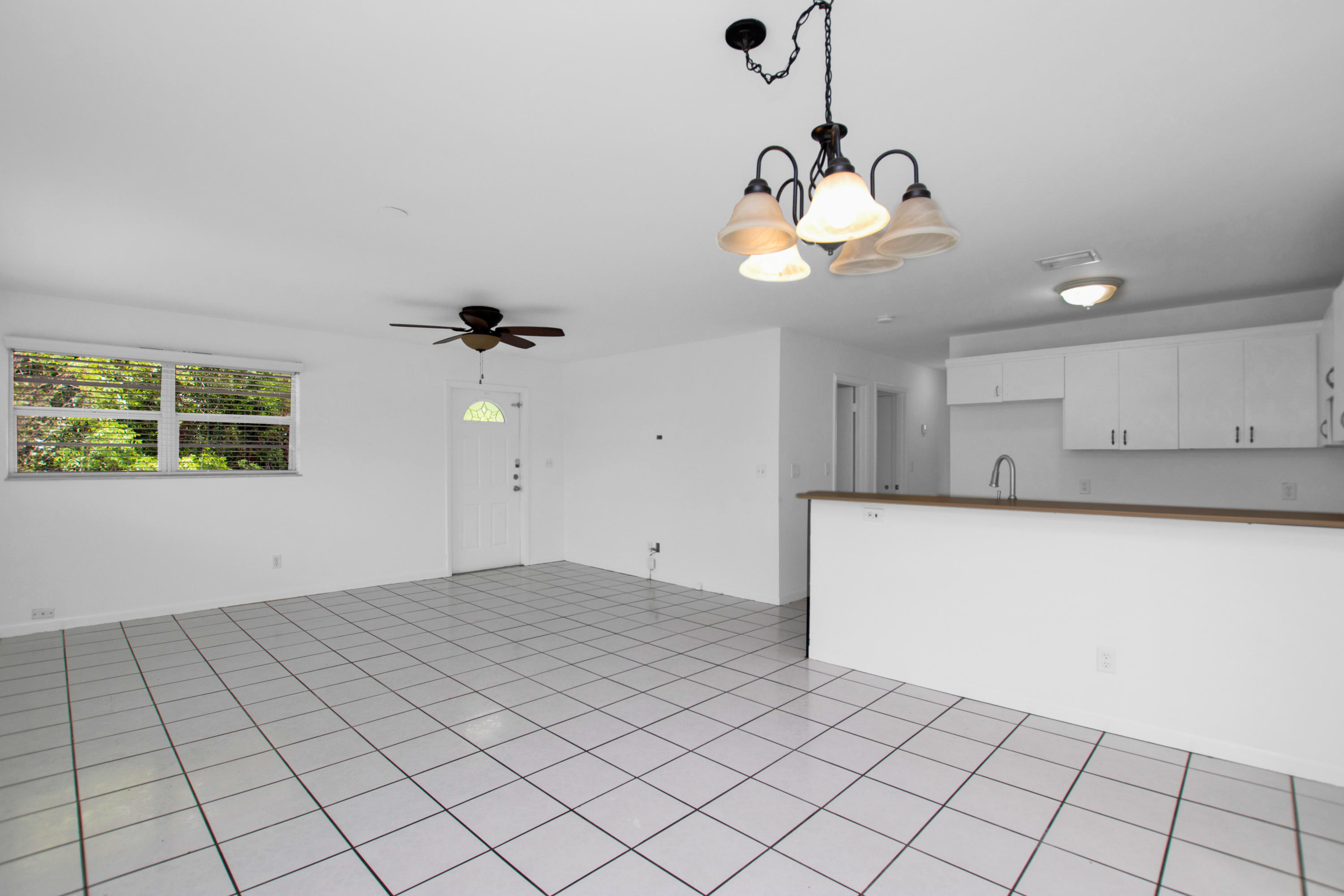 27058 Angelfish Road Summerland Key, FL 33042 - Photo 7 of 38 Dining & living area 1