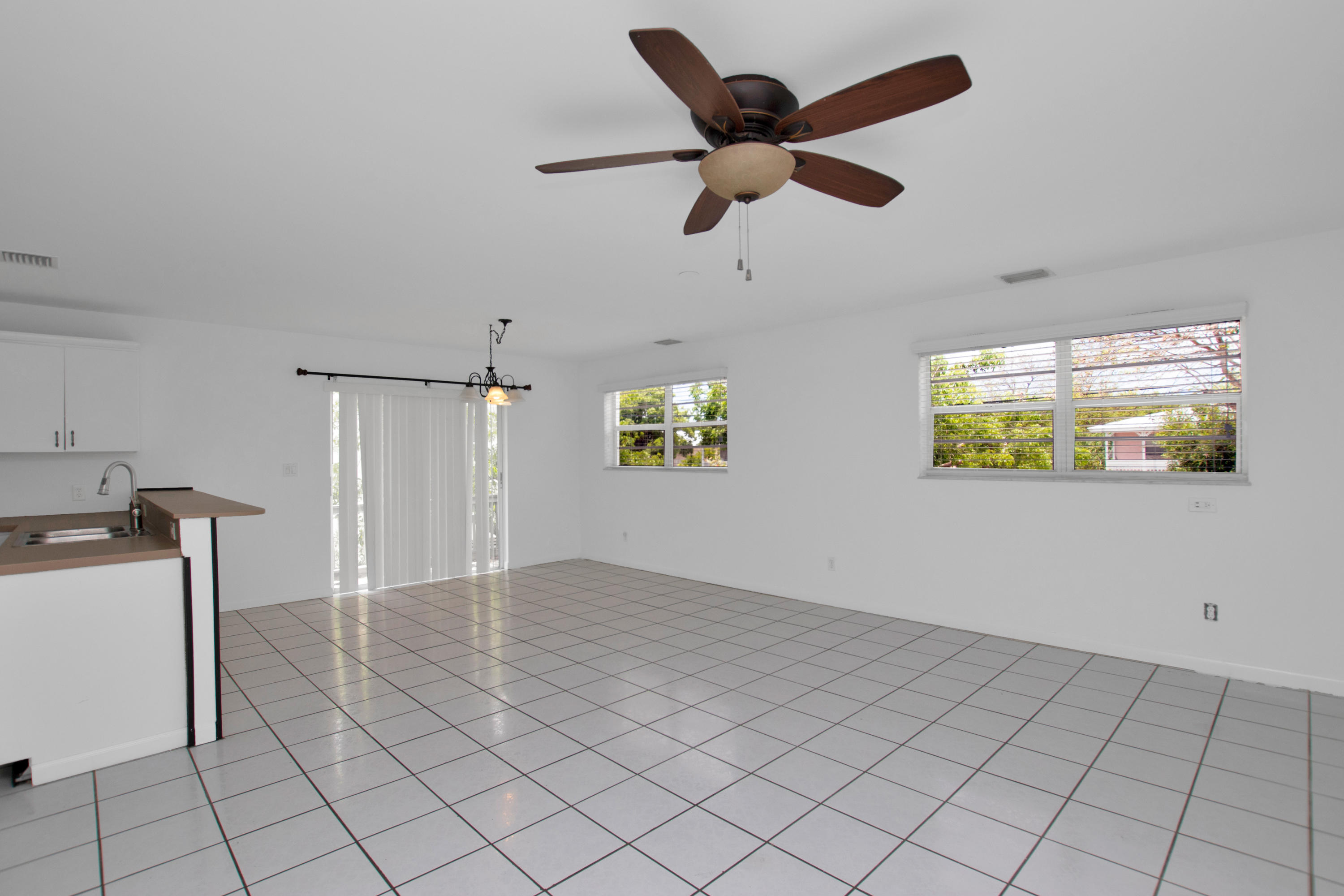 27058 Angelfish Road Summerland Key, FL 33042 - Photo 8 of 38 Living & dining area 1