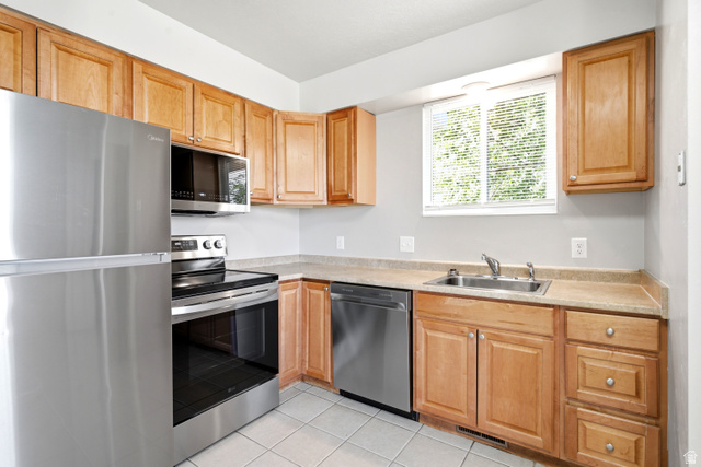 445 West 4900 South, Unit 2 Washington Terrace, UT 84405 - Photo 11 of 21