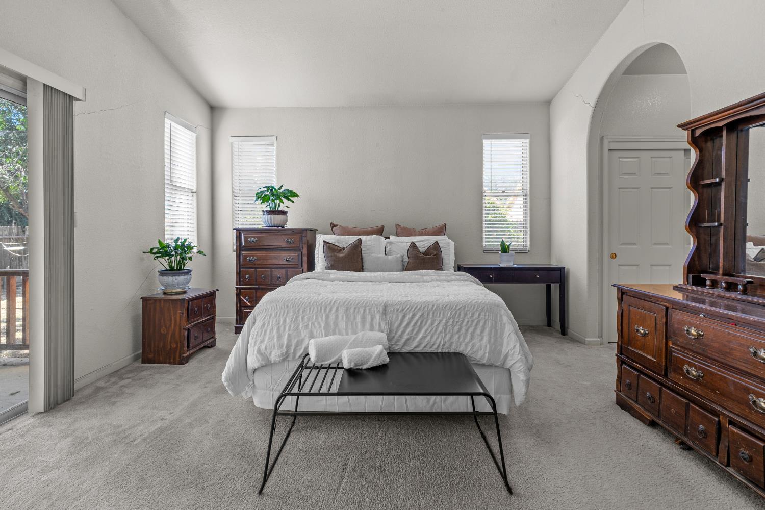 766 Willmott Road Los Banos, CA 93635 - Photo 16 of 40 Primary bedroom