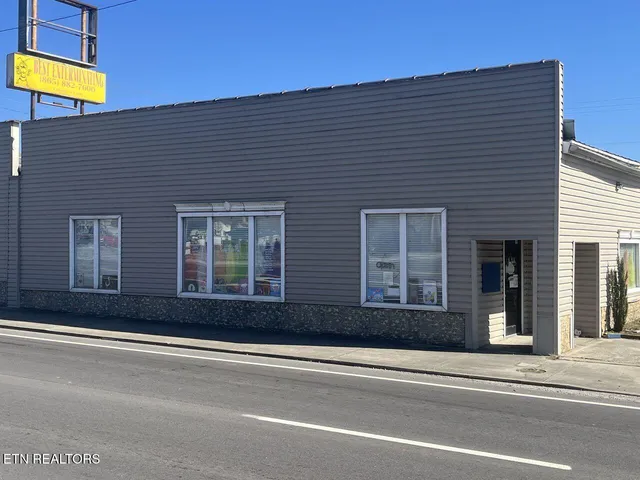 $1,200 | 118 North Roane Street, Harriman, TN 37748