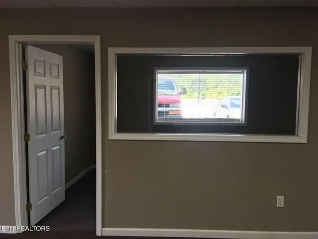 $1,200 | 118 North Roane Street, Harriman, TN 37748