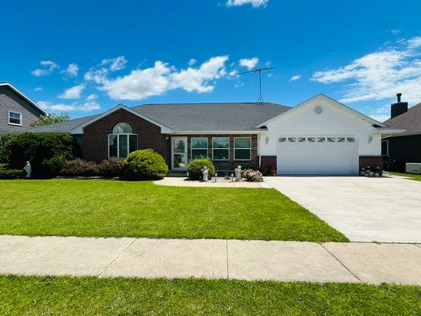 $465,900 | 315 Coaler Drive, Coal City, IL 60416