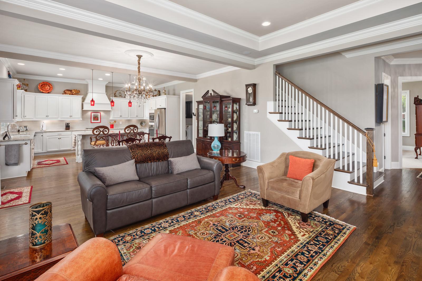 Notice the trey ceiling and molding throughout.