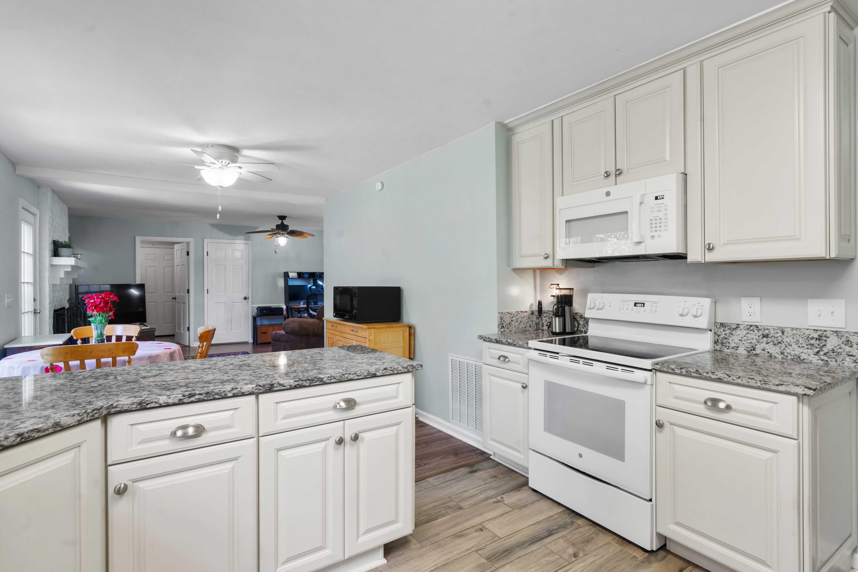 214 Sweetbriar Road Summerville, SC 29485 - Photo 13 of 57 Kitchen facing Eat-in Area