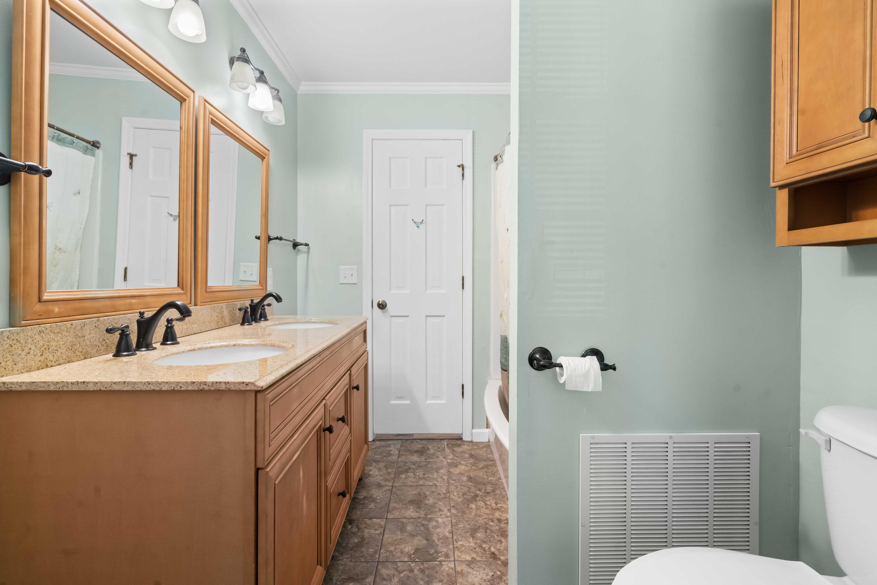 214 Sweetbriar Road Summerville, SC 29485 - Photo 36 of 57 Guest Full Bathroom #1