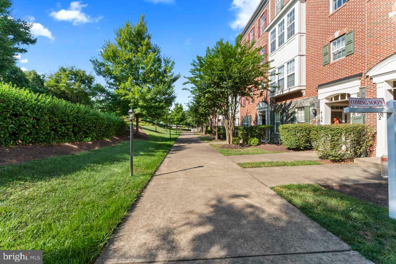4100 Potomac Highlands Circle Triangle, VA 22172 - Photo 2 of 31