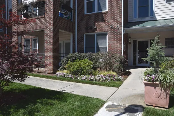 $1,565 | 720 North Person Street, Unit 103, Raleigh, NC 27604