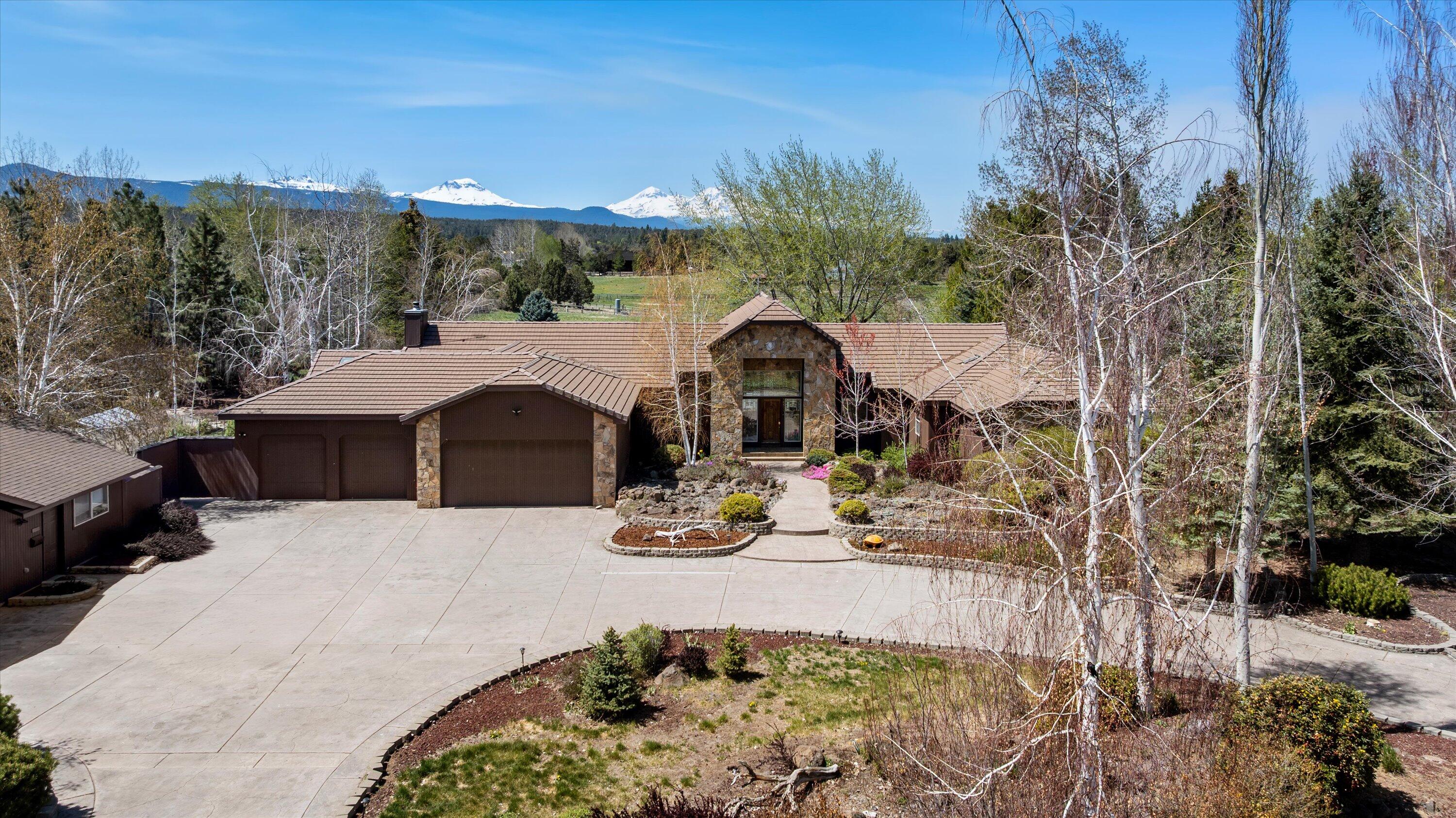 18575 Couch Market Road Bend, OR 97703 - Photo 1 of 93 01-250430_JILLROSELL