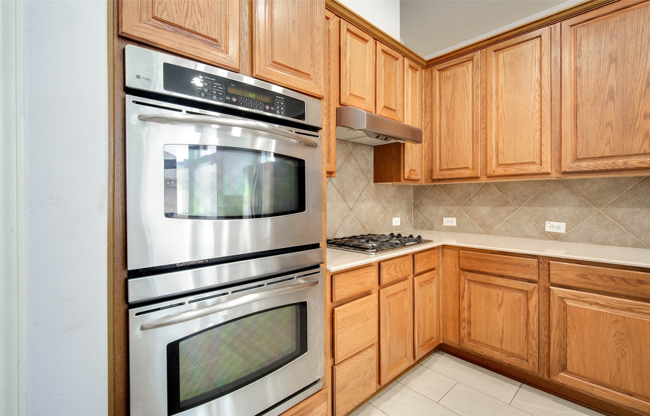 9323 Hillhaven Court Rosenberg, TX 77469 - Photo 10 of 37 a kitchen with granite countertop white cabinets and stainless steel appliances