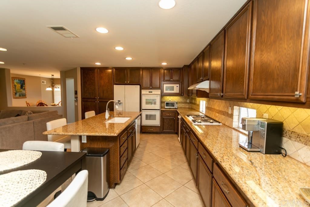 10108 Challenger Court Spring Valley, CA 91978 - Photo 4 of 25 Gallery Image 4