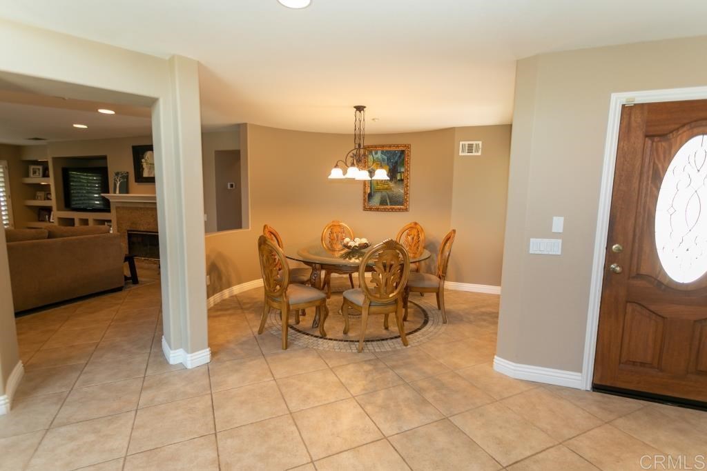 10108 Challenger Court Spring Valley, CA 91978 - Photo 6 of 25 Gallery Image 6