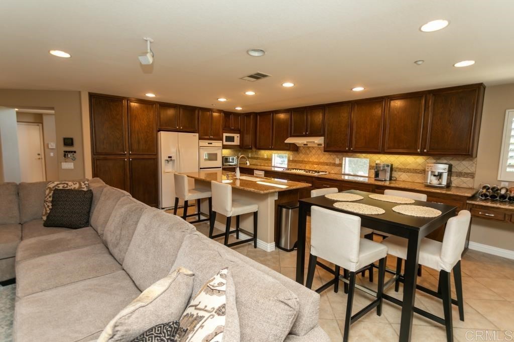 10108 Challenger Court Spring Valley, CA 91978 - Photo 10 of 25 Gallery Image 10