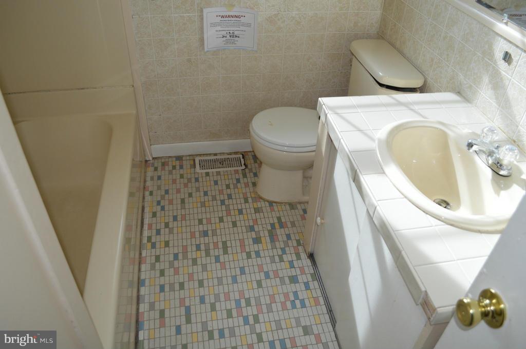 324 Carroll Island Road Baltimore, MD 21220 - Photo 4 of 14 Bath